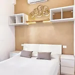 Attic Apartment, Air Conditioning, Fast Wifi * Rapallo