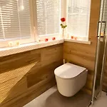 Attic Apartment, Air Conditioning, Fast Wifi *