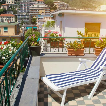 Attic Apartment, Air Conditioning, Fast Wifi *