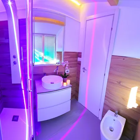 Attic Apartment, Air Conditioning, Fast Wifi Apartment *