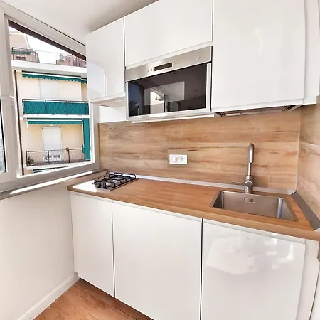 Attic Apartment, Air Conditioning, Fast Wifi شقة *