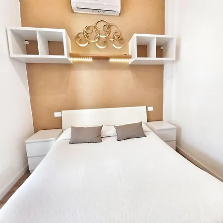 Attic Apartment, Air Conditioning, Fast Wifi *