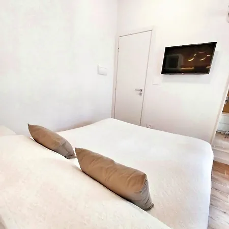شقة Attic Apartment, Air Conditioning, Fast Wifi