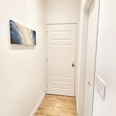 Attic Apartment, Air Conditioning, Fast Wifi شقة *