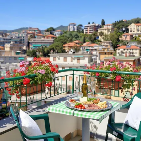 Attic Apartment, Air Conditioning, Fast Wifi * Rapallo