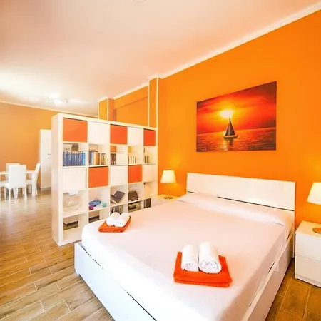 Attic Apartment, Air Conditioning, Fast Wifi راباللو