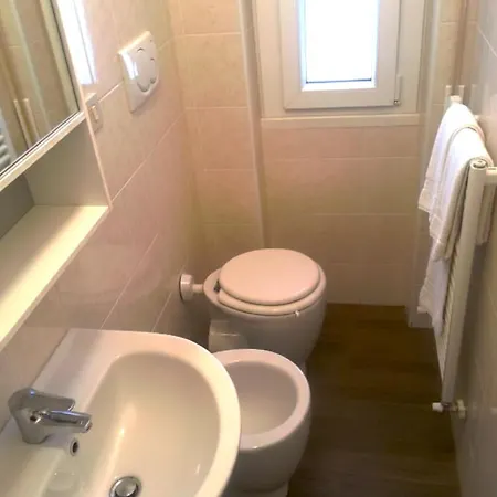 Attic Apartment, Air Conditioning, Fast Wifi شقة *