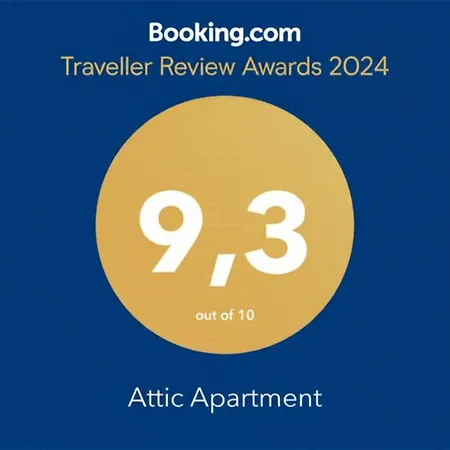Attic Apartment, Air Conditioning, Fast Wifi شقة