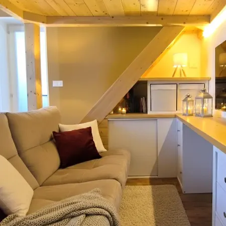 Attic Apartment, Air Conditioning, Fast Wifi راباللو