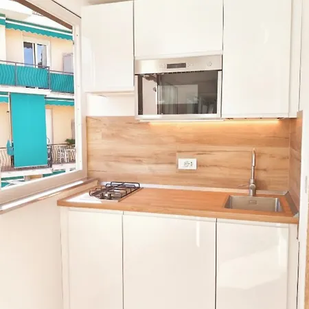 Attic Apartment, Air Conditioning, Fast Wifi شقة *