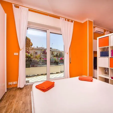 Attic Apartment, Air Conditioning, Fast Wifi