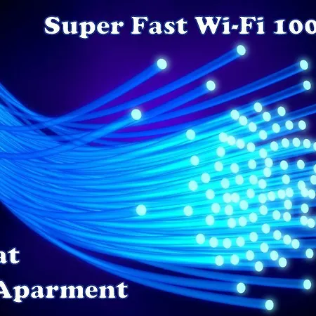 Attic Apartment, Air Conditioning, Fast Wifi 公寓 *