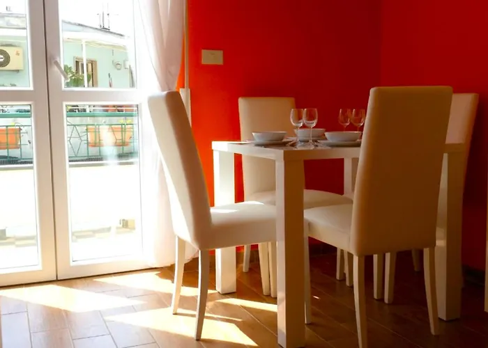 Attic Apartment, Air Conditioning, Fast Wifi *