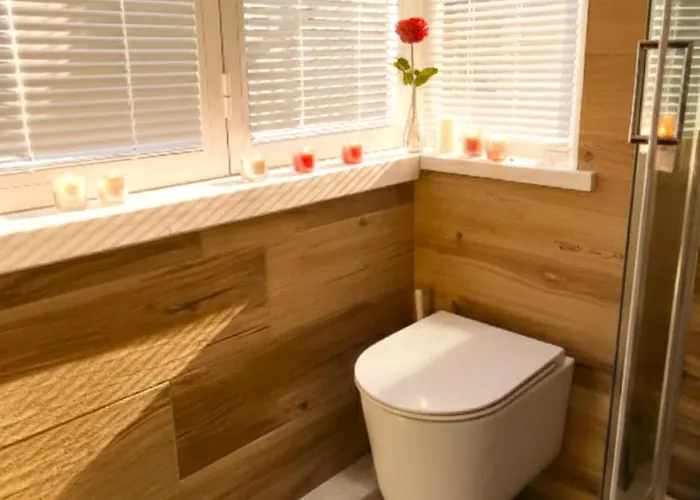 Attic Apartment, Air Conditioning, Fast Wifi *